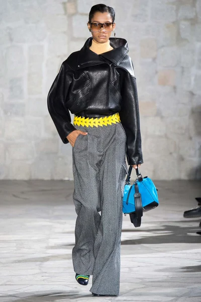 Look 3